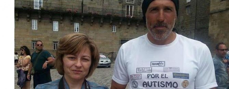 CAMBADOS - Por Dereito recibe en Santiago al ciclista que hizo el Camino para visibilizar el autismo