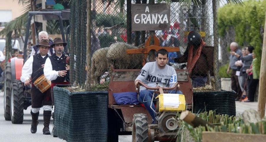 El desfile de carros es uno de los actos más atractivos de la Festa do Labrego de Vilariño