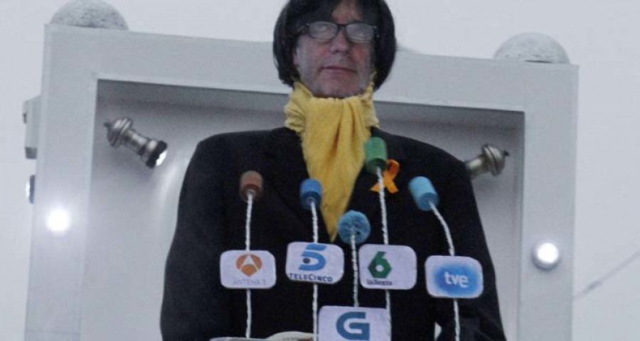 Reportaje | A Illa viste al Liborio de Puigdemont y su “República Carnavaleira da Arousa”