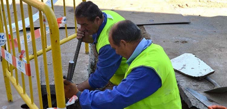 Una avería deja sin agua durante 
toda la mañana a vecinos de O Castro