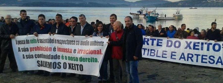 Más de 300 personas se manifiestan en contra del veto al “xeito” en Rianxo