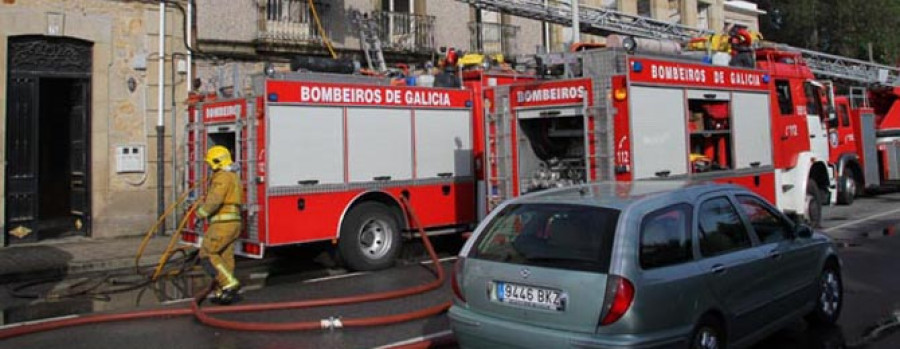 El Concello abrió expediente hace un año al dueño de la casa incendiada