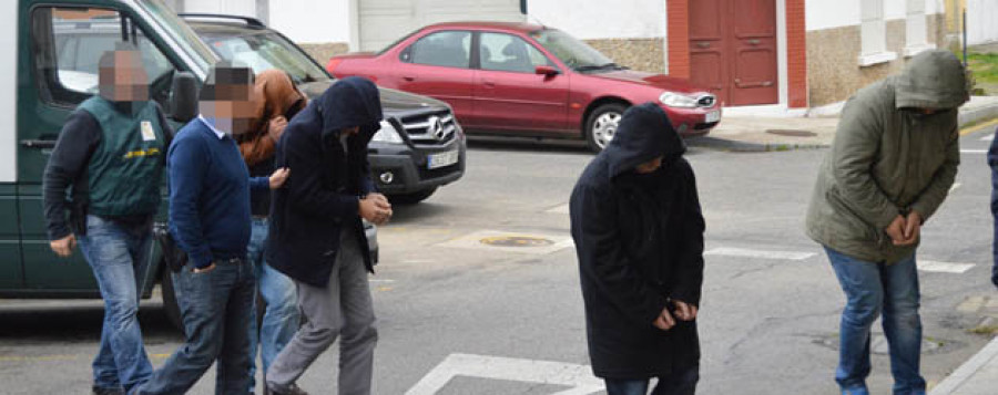 RIVEIRA - Una investigación antidroga abierta en la ciudad se cobra el arresto de vecinos de Sanxenxo y Ferrol y dos albanokosovares