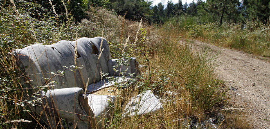 Reportaje | Silencio ante el SOS de los comuneros para eliminar la basura del monte