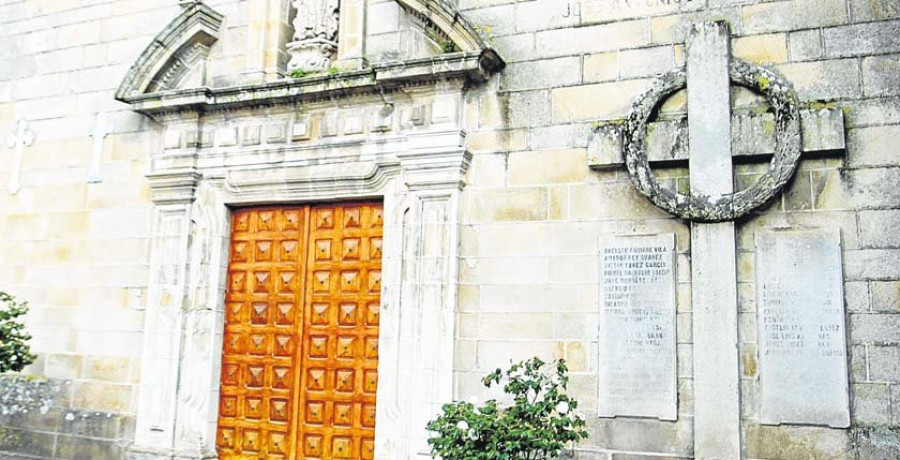 El Senado pide explicaciones al Concello  por la cruz franquista de la iglesia parroquial