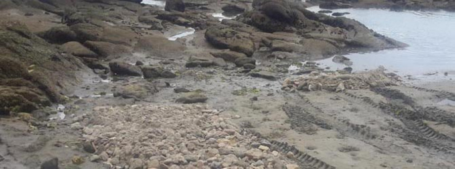 SANXENXO-Denuncian que el Concello trasvasa piedras a A Carabuxeira como “castigo”