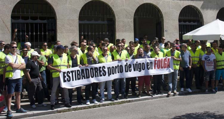 Los estibadores elevan la tensión al convocar nuevos paros en los puertos