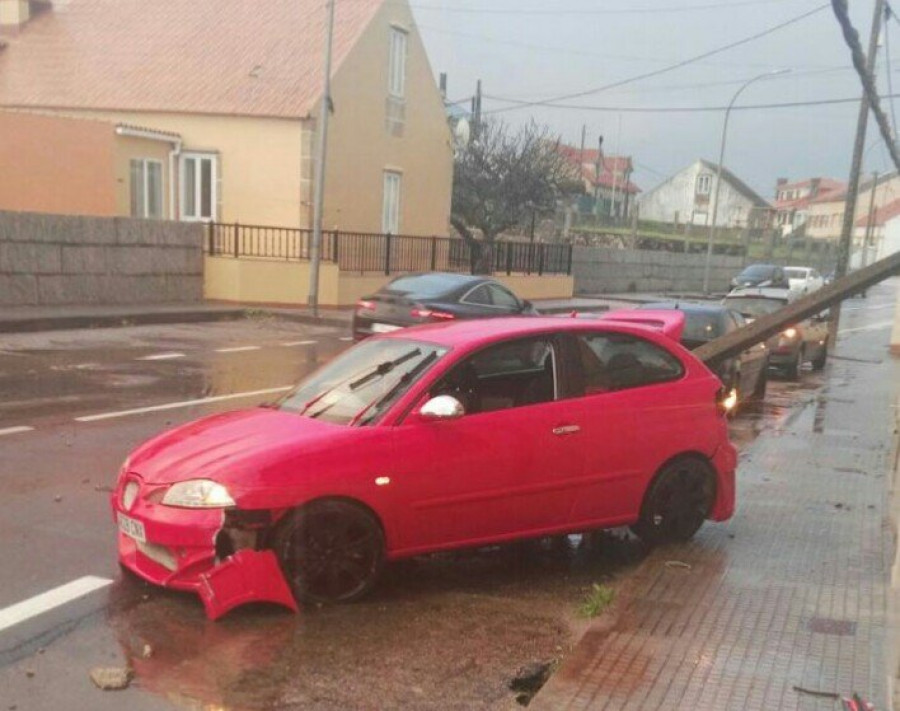 RIVEIRA - Un conductor cuadruplicó la tasa de alcohol tras un accidente en Os Areeiros