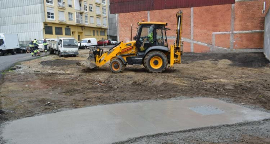 Ultiman el acondicionamiento de otro aparcamiento público gratuito con 34 plazas en Ribeira