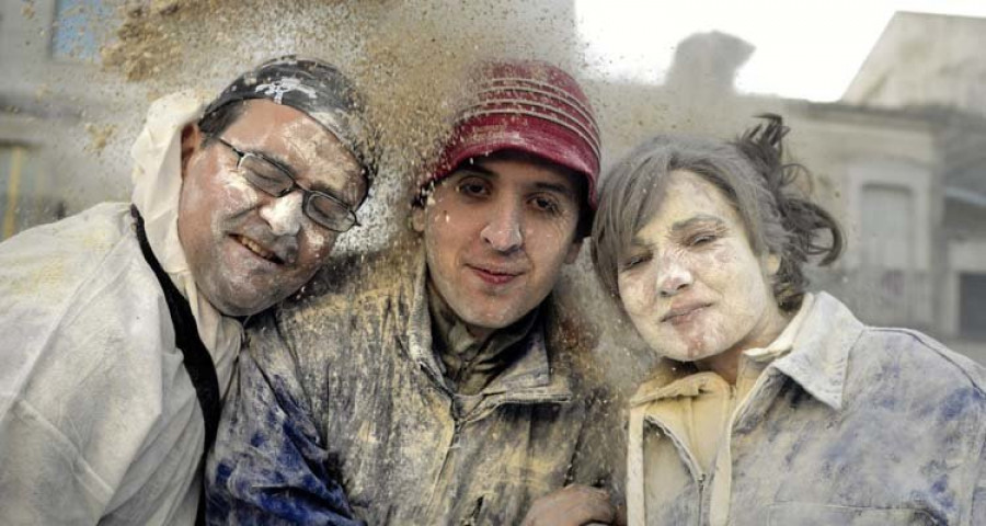 La batalla campal de harina que da la bienvenida al Carnaval