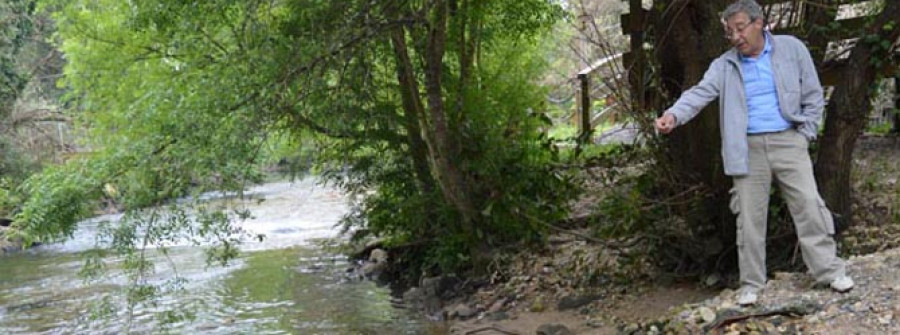 BOIRO-Vecinos y turistas denuncian un vertido de fecales en el río Coroño junto los molinos de Ponte Goiáns