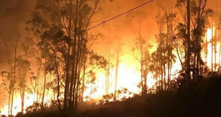 O Barbanza sufrió una alerta 2 por fuego y se declararon nuevos focos a última hora