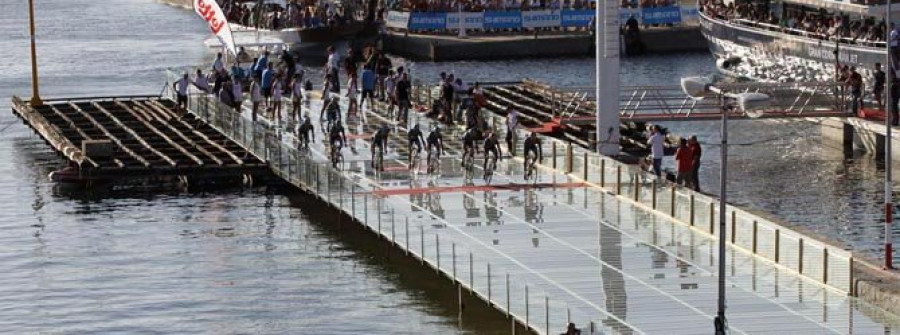 VILANOVA-Barajan convertir la batea de la Vuelta en una terraza flotante, entre otras ideas