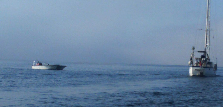 Navalleiros denuncian “constantes incidentes” en Pedras Negras con los barcos de recreo
