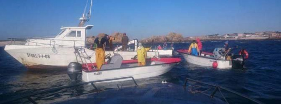 RIVEIRA-El conflicto de Santa Uxía y Aguiño por la franja marisquera de O Carreiro avanza entre insultos
