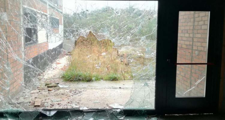 El centro social de Carreira fue objeto de vandalismo, con daños valorados en unos 30.000 euros