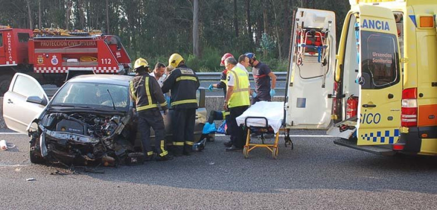 Un joven conductor resulta herido en un aparatoso accidente en la AG-11 en Palmeira