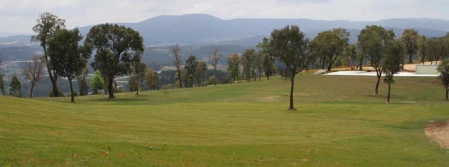 El alcalde aplaza hasta después de los festivos la decisión sobre el campo de golf