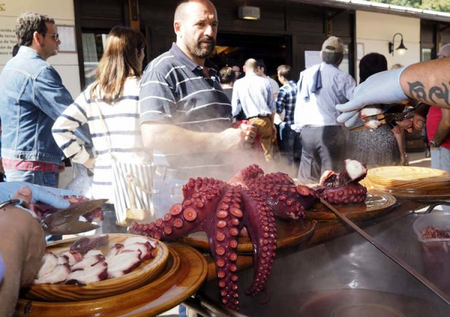 El guiso tradicional le gana a la cocina creativa en Galicia