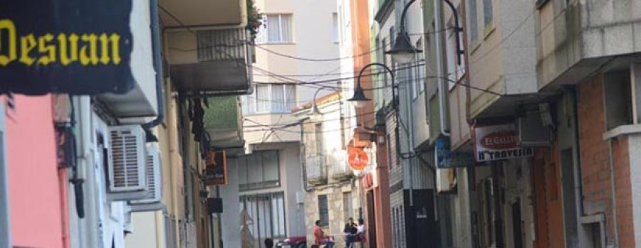 RIVEIRA - La Policía Local interpone veinte denuncias a negocios hosteleros por incumplir el horario de cierre