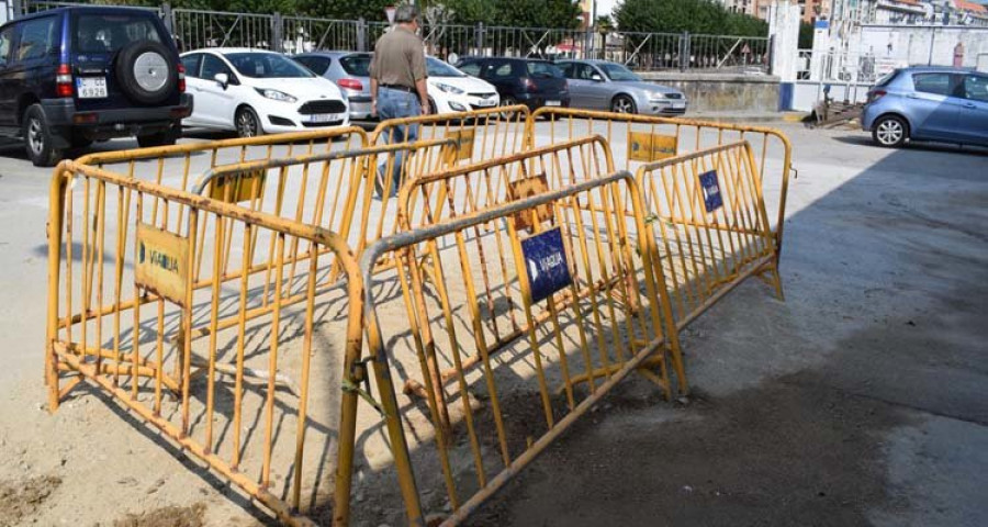 La rotura de una tubería general de la traída de agua dejó 5 horas sin servicio a vecinos de Ribeira