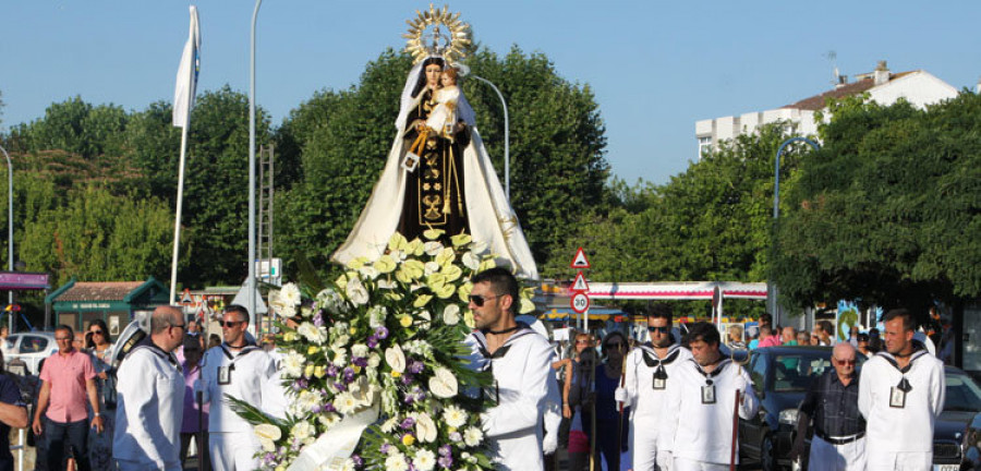 Vilaxoán suma las procesiones por mar de Rianxo y Carril para festejar el centenario de su Virxe do Carme