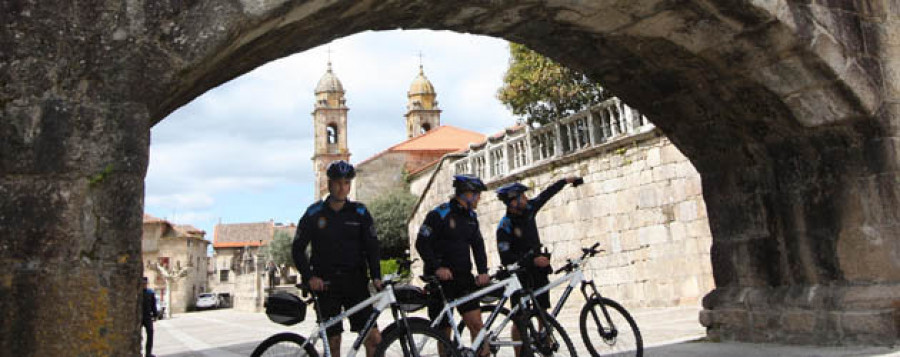 CAMBADOS - La Policía retoma las patrullas en bicicleta por el conjunto histórico con seis agentes