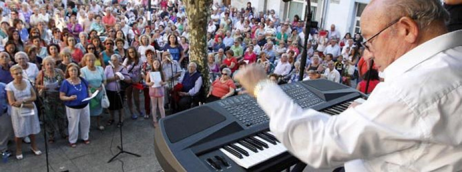 Centos de voces paran o tempo en Vilaxoán