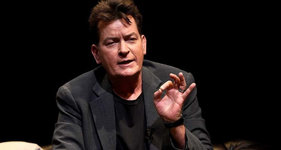 Registran el avión de Charlie Sheen a su vuelta de México