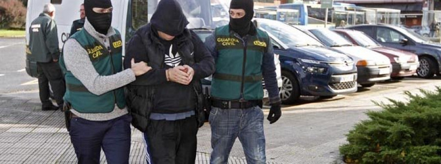 Relacionan a los detenidos en Arousa  con un alijo de 400 kilos de cocaína