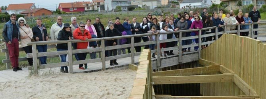 RIVEIRA - Reivindican con una concentración pacífica que se detenga el “atentado ambiental” de la playa Castro-Catía