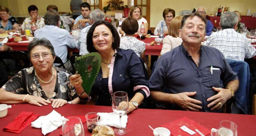Reportaje | Los vecinos de Barrantes celebran la vendimia y honran a sus socios de más edad