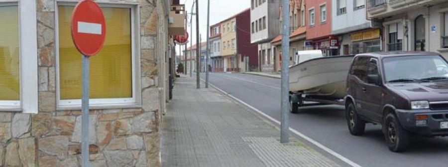 RIVEIRA-Dueños de negocios ubicados en el vial afectado por la dirección única en Aguiño no dejarán solo a Mariño