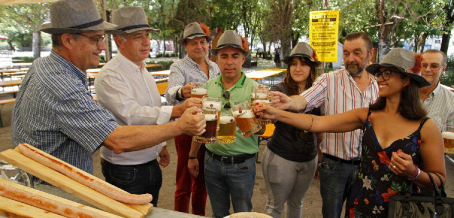 Vilanova da inicio a cuatro días de fiesta en honor a la cerveza alemana y las salchichas