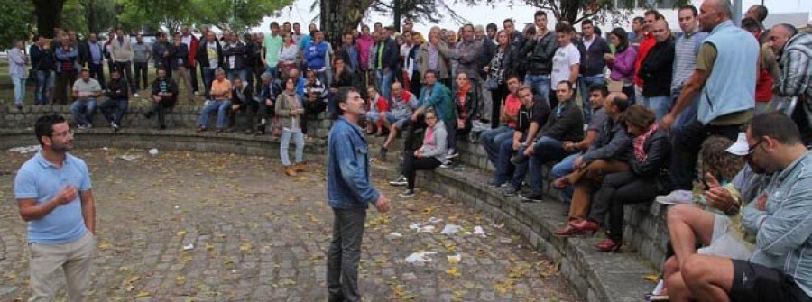 Cerca de 200 bateeiros arousanos claman en Vilaxoán por la unidad del sector