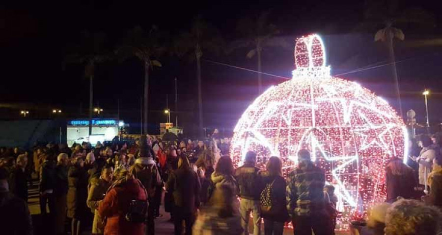 Sanxenxo refuerza este año la iluminación navideña y supera los 253.000 puntos de luz