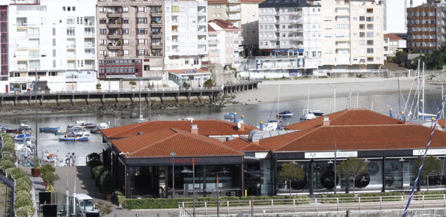 Detenido un joven de O Grove por robar un móvil en una reyerta en el puerto de Sanxenxo