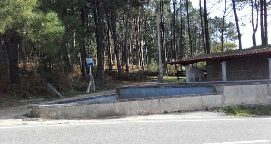 Los comuneros de Noalla proyectan 
un parking en la fuente de Pontes