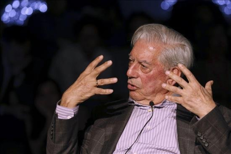 Vargas Llosa alerta del peligro de la desaparición de los libros físicos