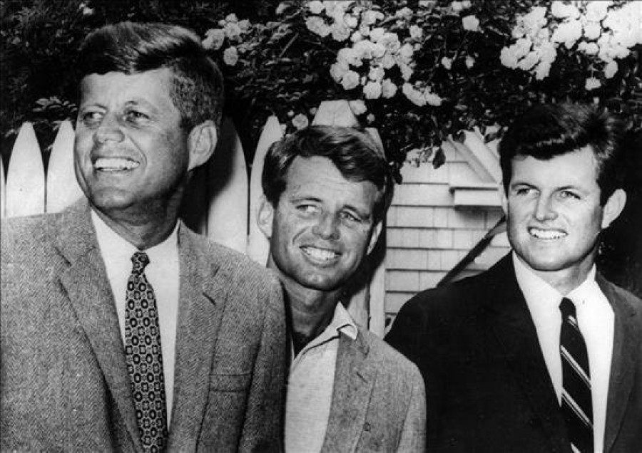 La dinastía Kennedy, rehén del mito, el alcohol y el silencio