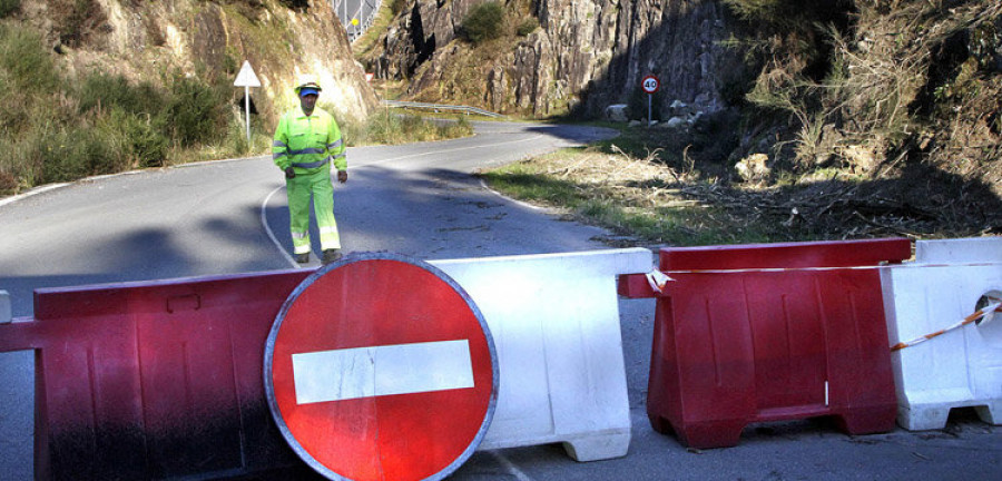 Vilanova.- Arrancan las obras para reabrir el vial de Baión tras casi cuatro meses de espera
