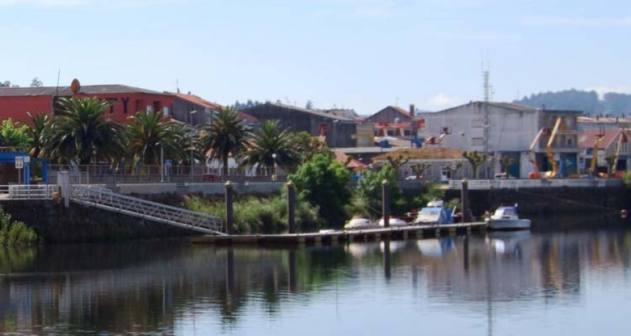 Embarcaciones tradicionales remontan el río Ulla para rendir homenaje a Rosalía