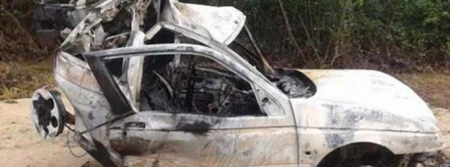 Dos jóvenes de Val do Dubra mueren calcinados en el interior de su coche