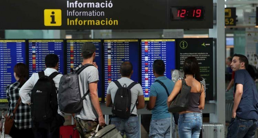 Los vigilantes de otros aeropuertos quieren sumarse a la huelga de El Prat