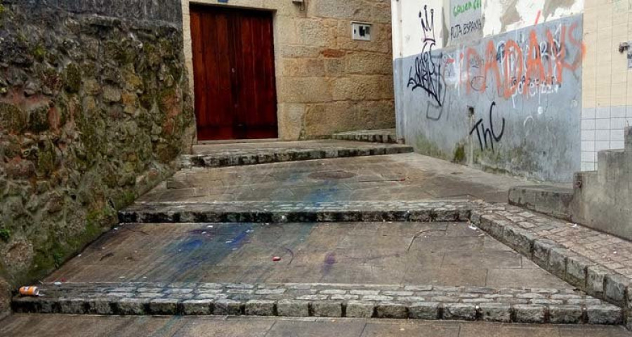 Denuncian que el entorno de la Praza de Teruel es punto de venta de droga