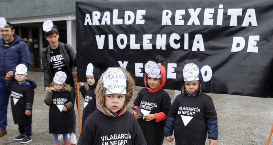 Arousa se viste de negro y marcha en marea contra la violencia de género