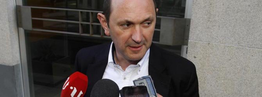 Louzán insiste en el “cambalache” del pacto PSOE-BNG en la Diputación