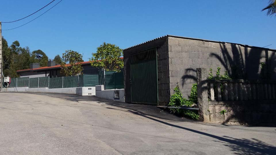 El instituto Calasancio incluye el derribo de un garaje en su Plan Especial para legalizar su edificio en Dorrón
