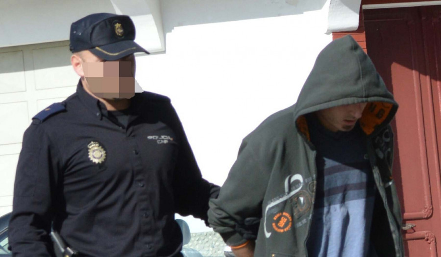 En libertad un conocido delincuente de Riveira que fue acusado del robo de un coche en Pontevedra