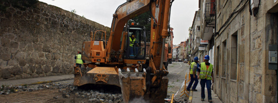 Aparecen restos de una antigua canalización de piedra en Vista Alegre